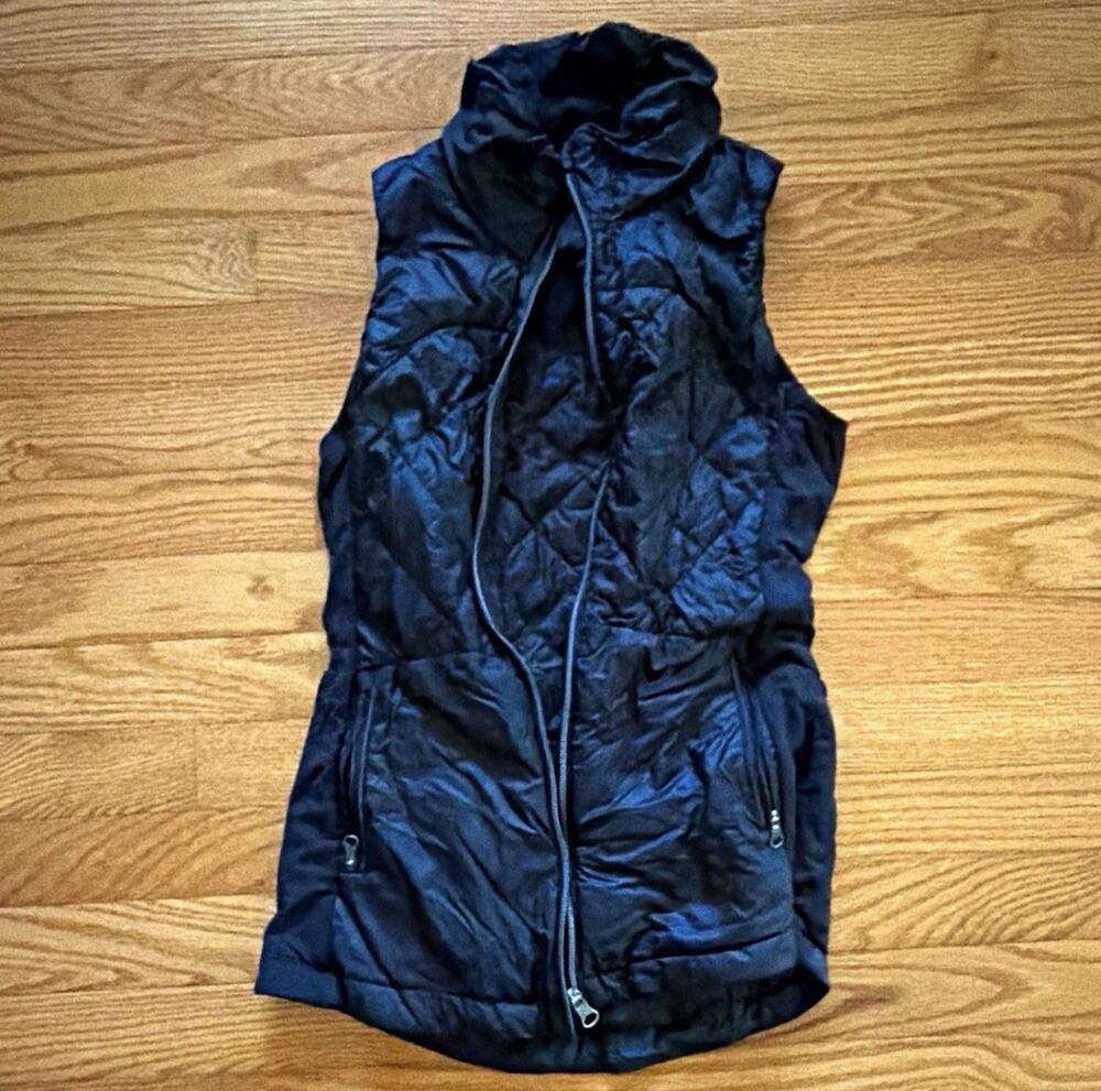 lululemon athletica Women's size 2 Black Quilted Down Full Zip Vest Pockets Slim